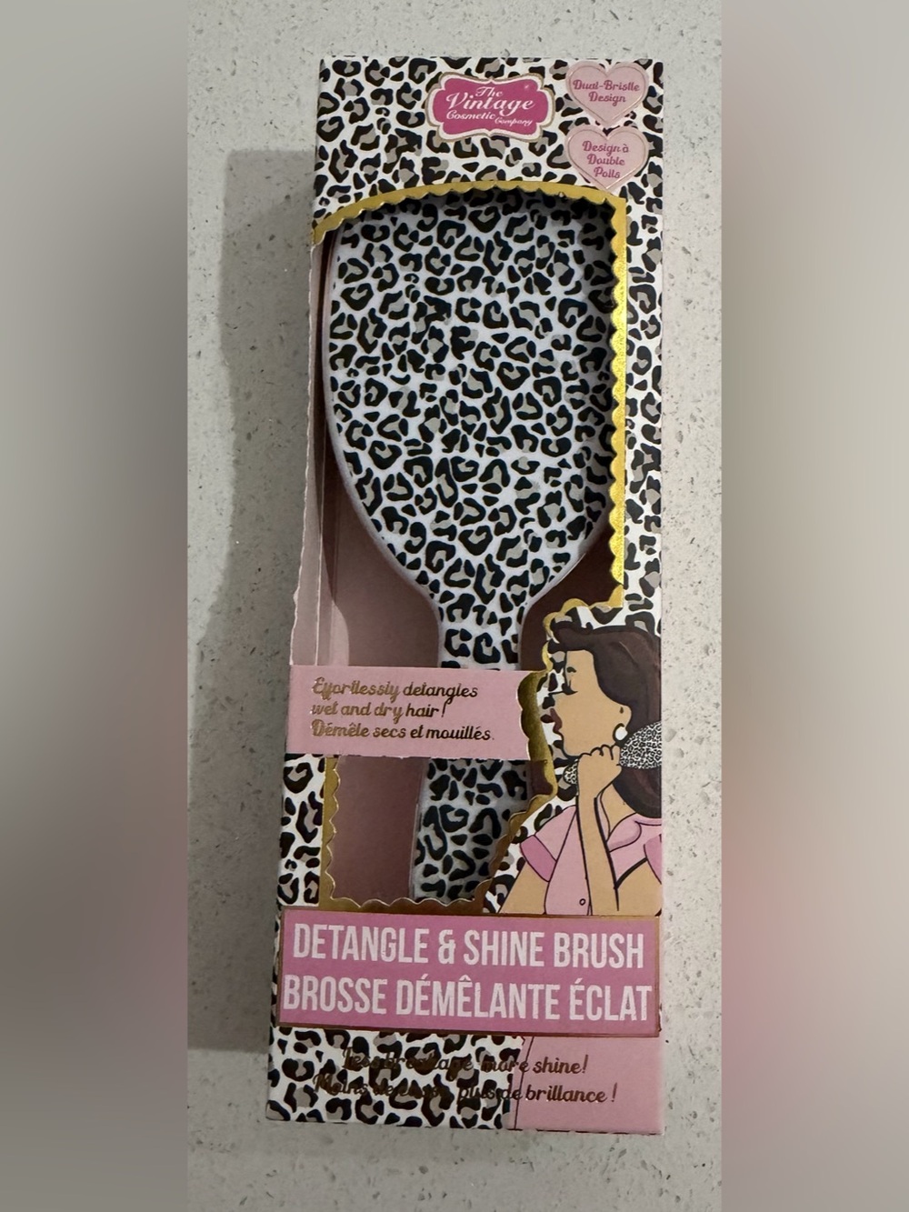 ✨New✨ Vintage Cosmetics Company- Detangle & Shine Brush
